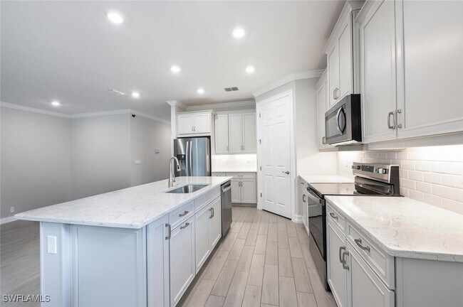 Building Photo - 388 Grace Bay Ln