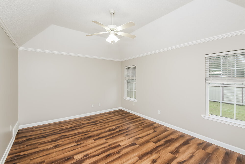 Building Photo - 355 Village Dr