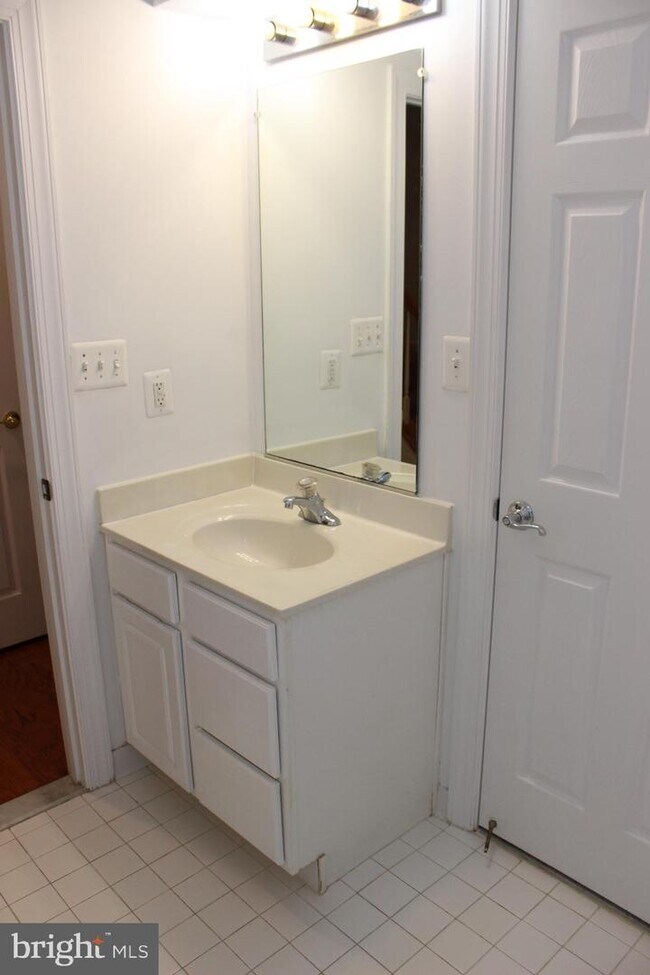 Building Photo - 8289 Glade Bank Dr