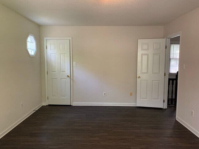 Building Photo - North Raleigh Townhome-Large Bedrooms and more! Coming Soon
