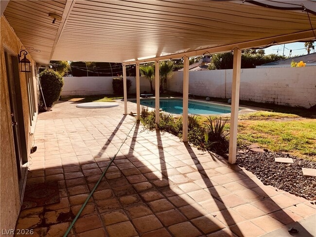 Building Photo - 2901 Burton Ave