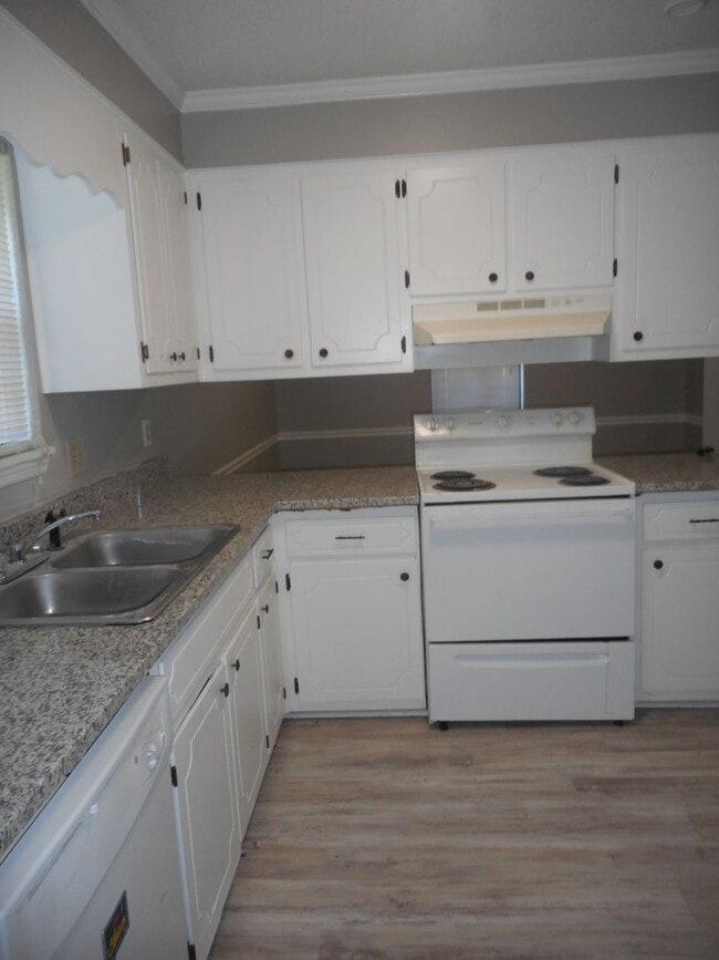 Building Photo - Charming 3 Bedroom 2 Bath  In Hephzibah