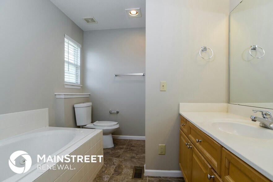 Building Photo - 8556 N Gower Ave