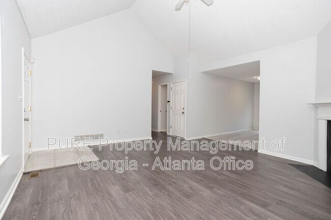 Building Photo - 2739 Sanibel Ln SE