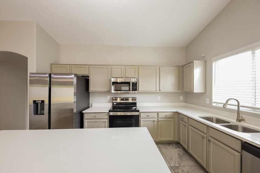 Building Photo - 2020 W Hasan Dr