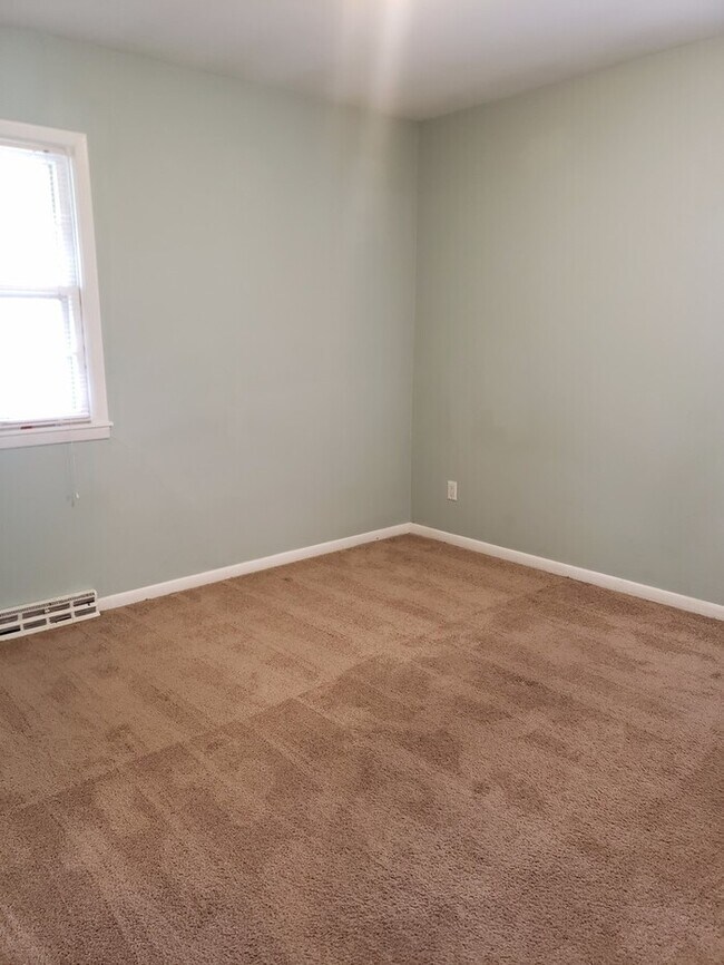 Building Photo - Beautiful 3 Bed Home in KCMO - Coming SOON!!