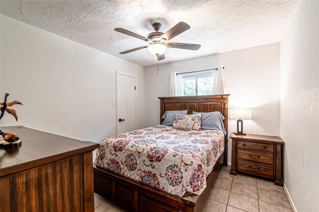 Building Photo - 21306 Castlemont Ln