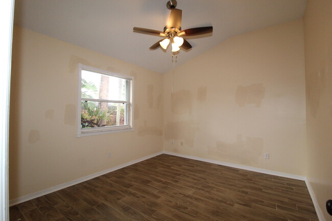 Building Photo - 2073 SW Capeador St