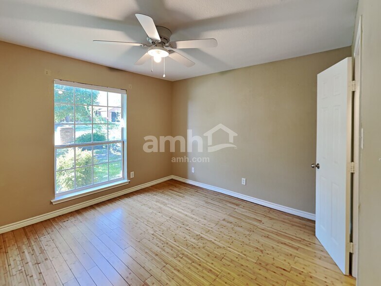 Building Photo - 9300 Lisa Ct