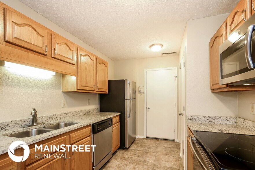 Building Photo - 2242 Collins Way