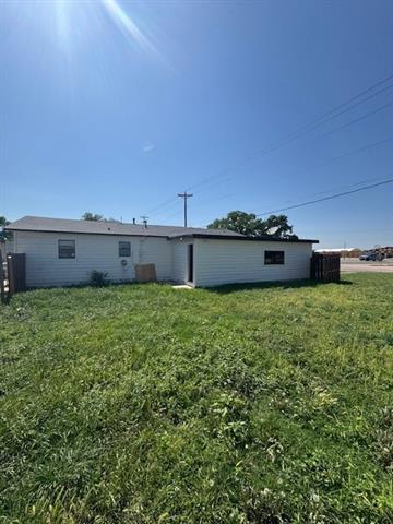 Building Photo - 725 Garza Ave