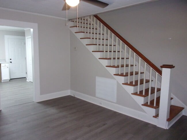 Building Photo - Renovated 2 Bedroom 1 1/2 Bath Townhome - ...
