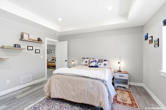 Building Photo - Aurora Heights Ranch