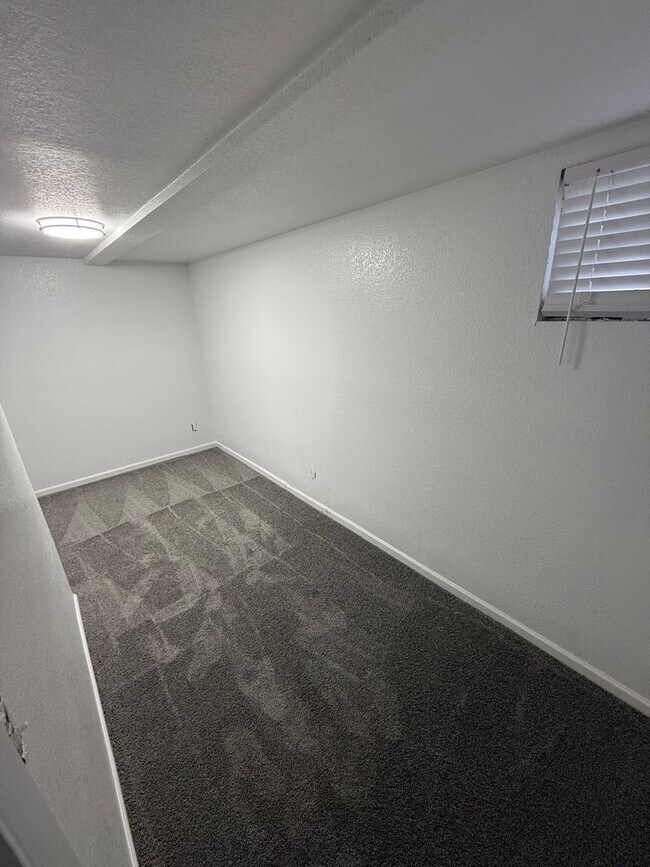 Building Photo - Lansing27