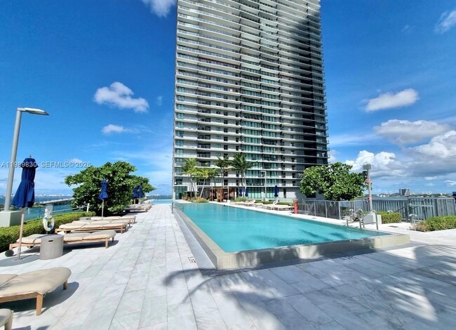 Building Photo - 3131 NE 7th Ave