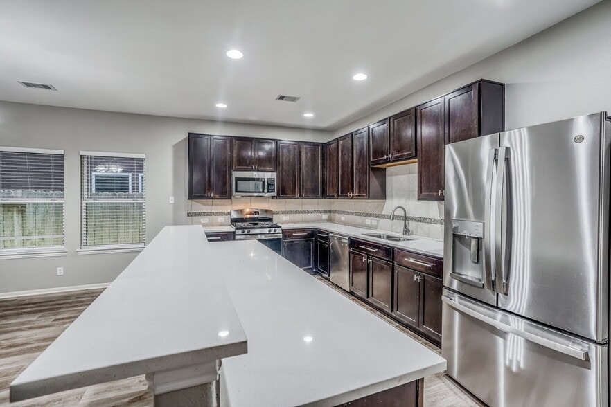 Building Photo - 6006 Lovage Ave
