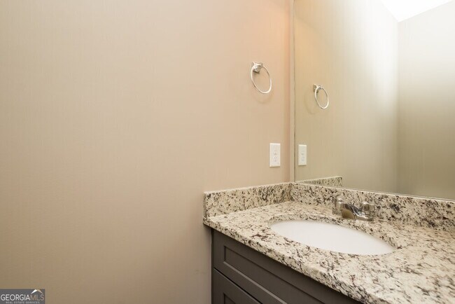 Building Photo - 646 Fieldcrest Dr