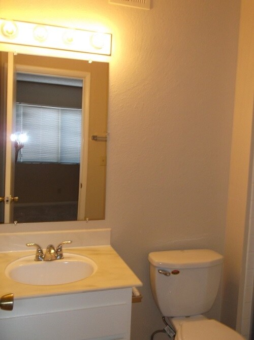 Building Photo - 7245 Great Oak Ave