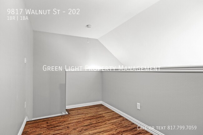 Building Photo - 9817 Walnut St