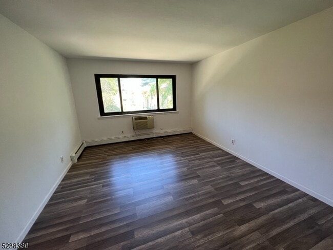 Building Photo - 401 US-22