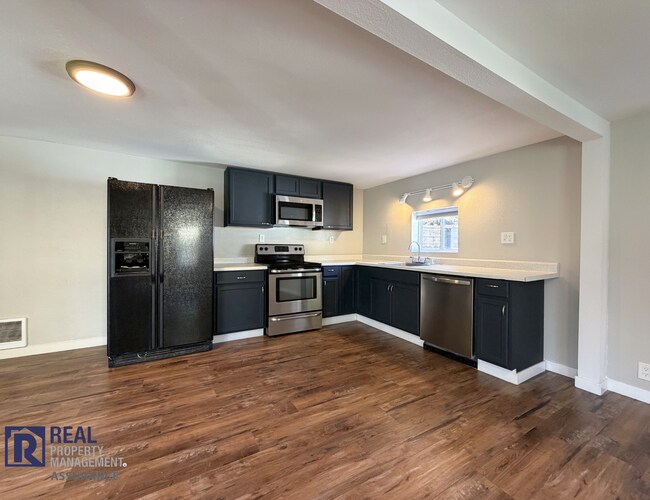 Building Photo - Charming Updated Studio Home with Fenced Yard in Beaverton