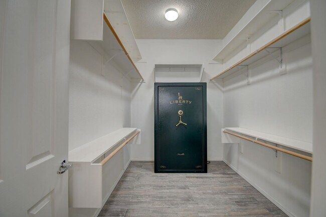 Building Photo - Beautiful Loma Colorado Home.