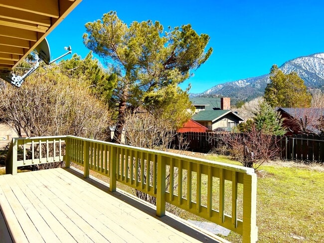 Building Photo - LARGE HOME WITH HUGE BONUS AREA