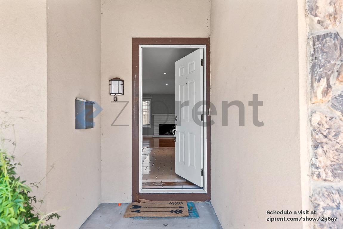 Building Photo - Unit