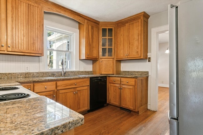 Building Photo - 75 Lodge Rd