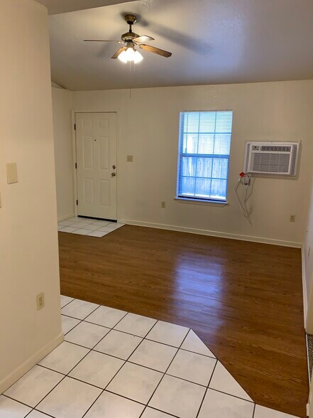 Building Photo - 2704 Wakefield Dr
