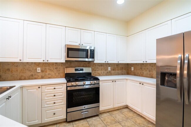 Building Photo - 16 Scarlet Woods Ct
