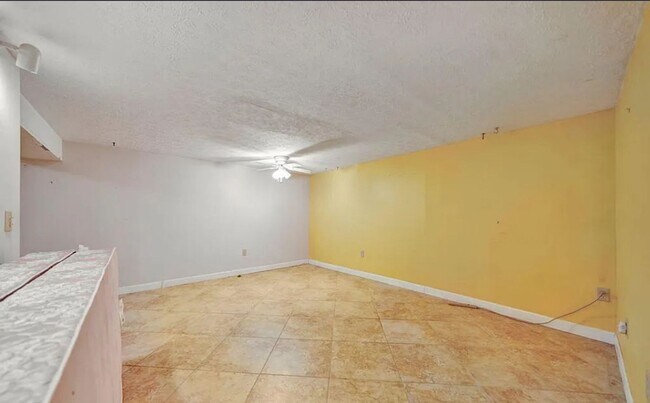 Building Photo - 809 Clifford Dr