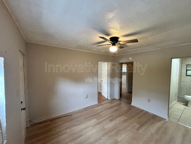 Building Photo - 517 E 5th St