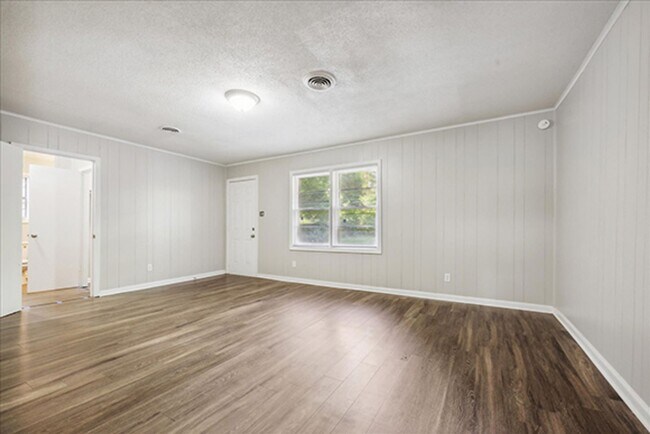 Building Photo - 2048 Whitney Ave
