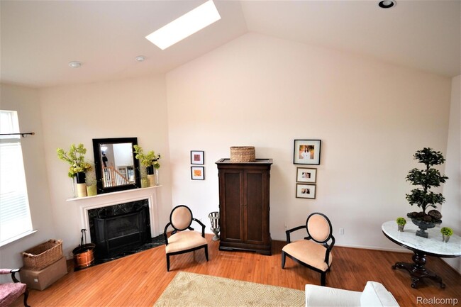 Building Photo - 4890 Spring Meadow Dr