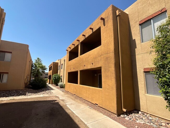 Building Photo - Casa Club Rental