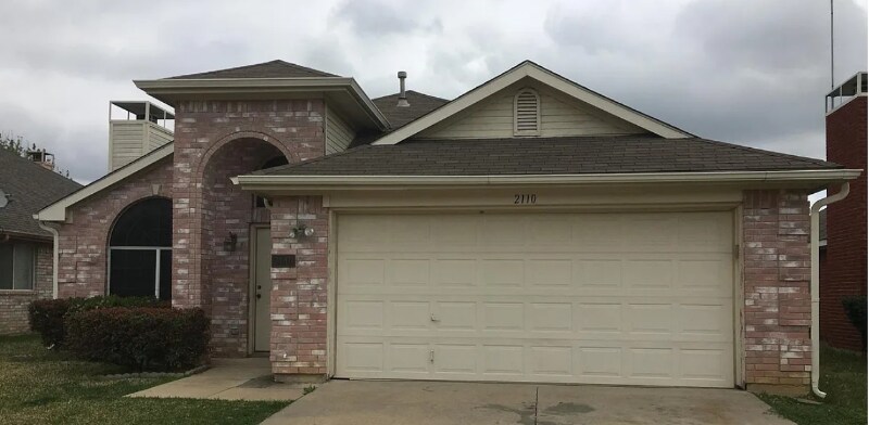 Primary Photo - 2110 Bay View Dr