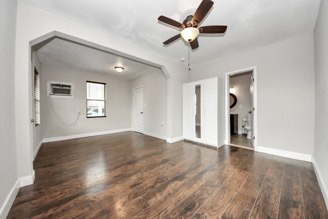 Building Photo - 215 St Charles Dr