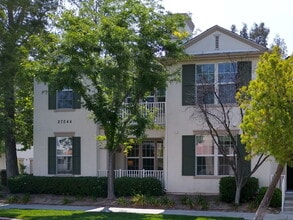 Building Photo - ENJOY RESORT-STYLE LIVING IN THE HEART OF VALENCIA
