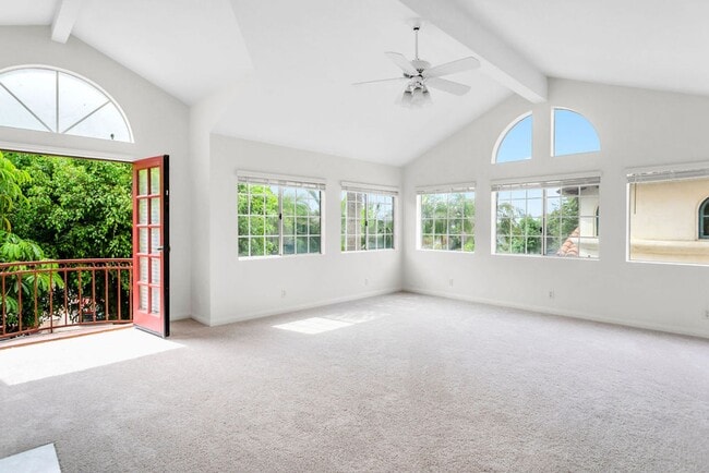 Building Photo - Great detached Home in Pacific Beach! Avai...