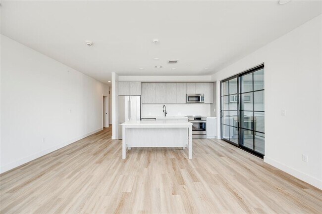 Building Photo - 4315 S Congress Ave