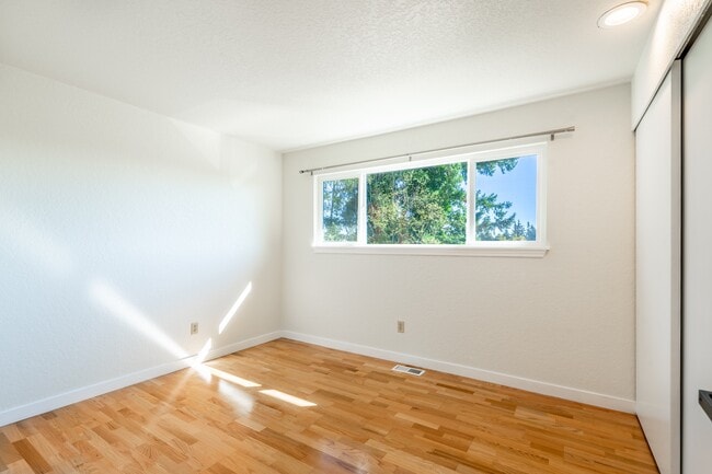 Building Photo - 11331 24th Ave NE