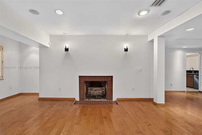 Building Photo - 1237 Aduana Ave