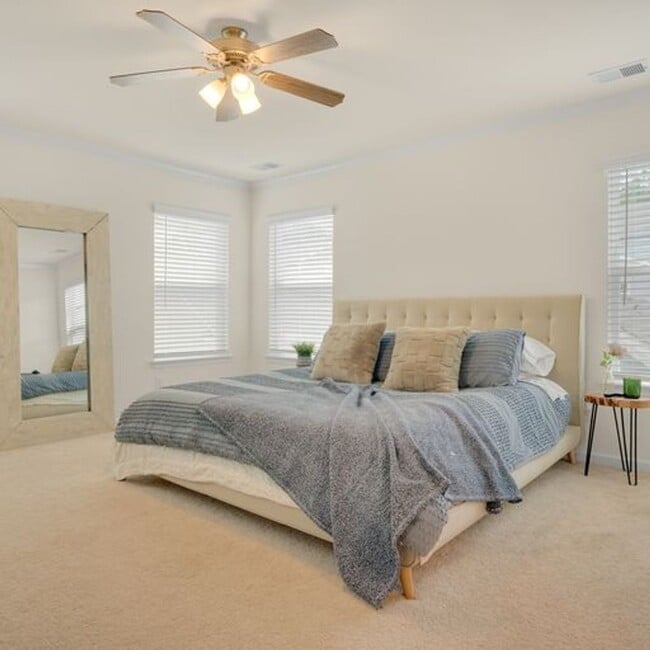 Building Photo - Move-In Ready, End Unit Two Story Townhome...