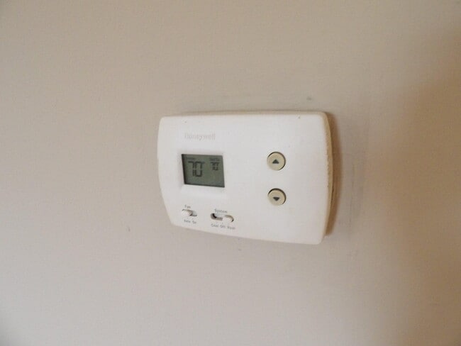 Building Photo - 35 Ashwood Ct