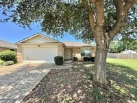 Building Photo - 111 Pinecrest Dr