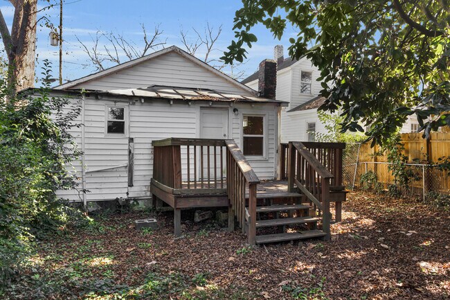 Building Photo - 607 1st Ave