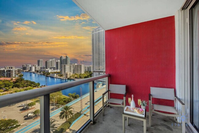 Building Photo - 2602 E Hallandale Beach Blvd