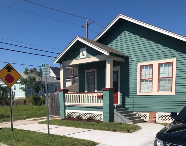 Building Photo - 814 9th St