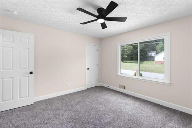 Building Photo - 2250 Ridge Forest Dr